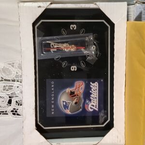 Patriots NFL vintage wall clock nib battery operated